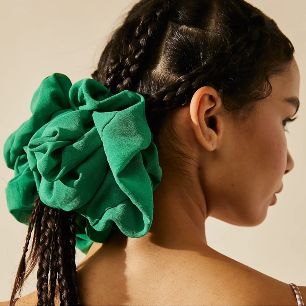 Free People! AWESOME Jumbo Hair Scrunchie In Green NWT!